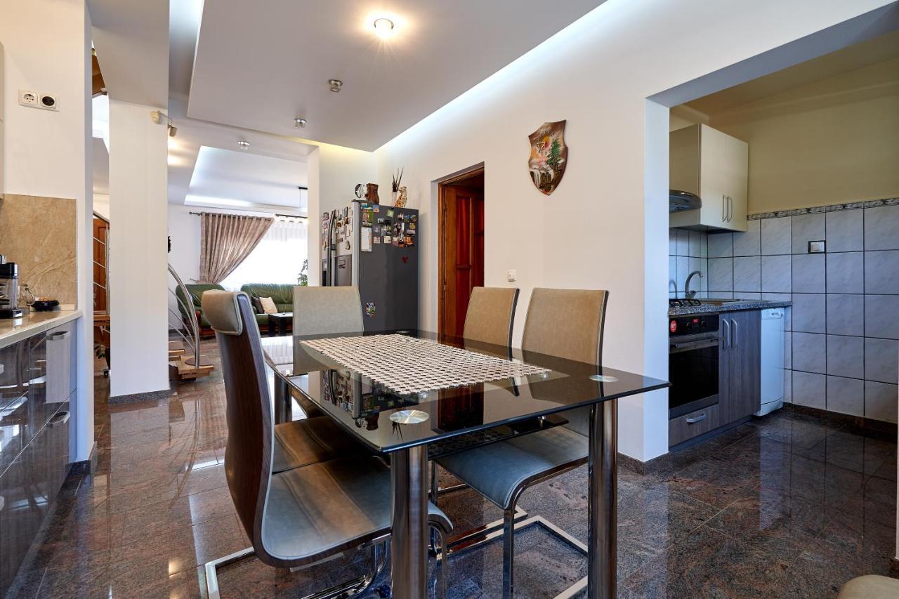 Casa Cu Flori Moisei Hotel Ngoại thất bức ảnh