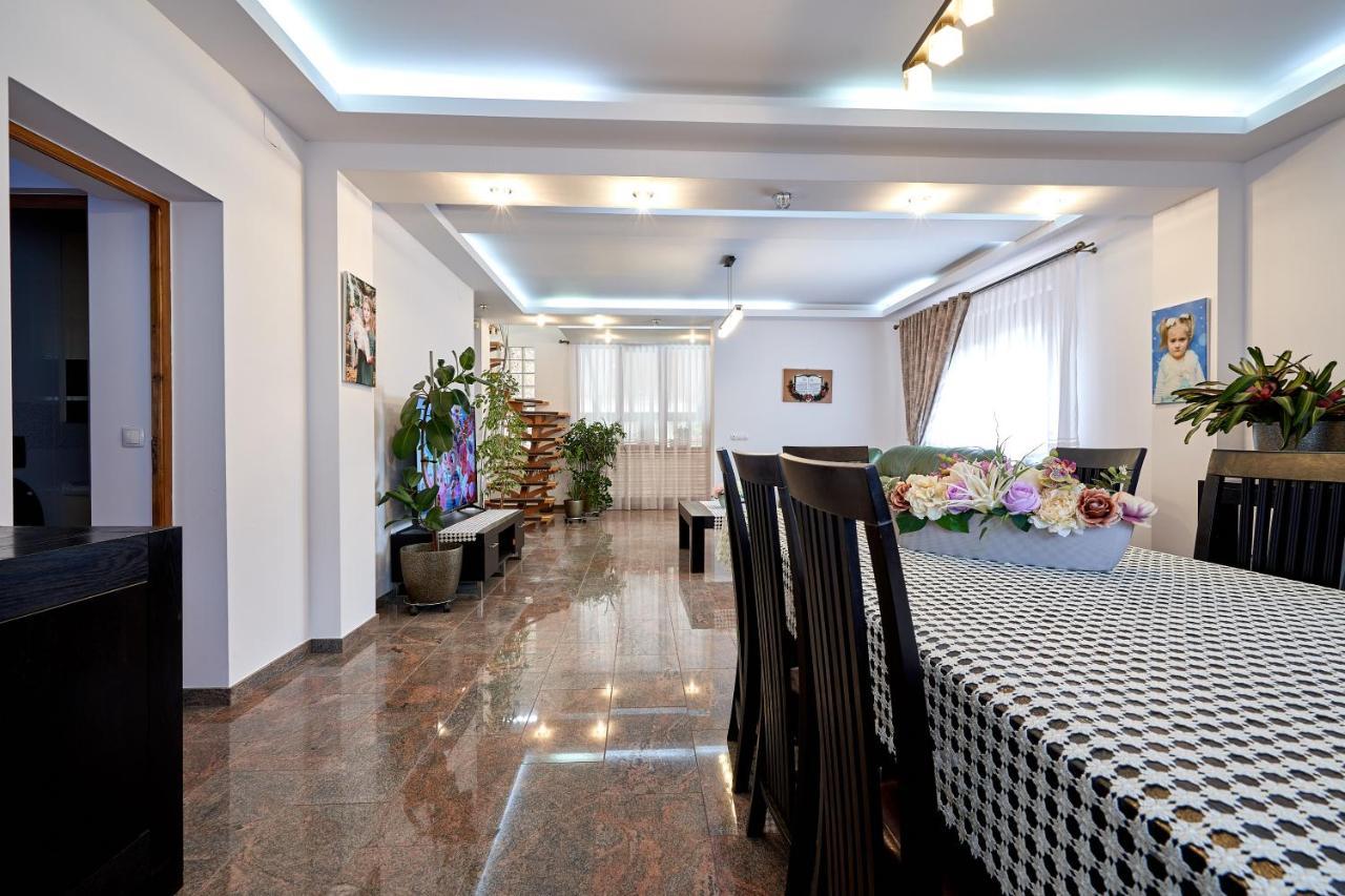 Casa Cu Flori Moisei Hotel Ngoại thất bức ảnh