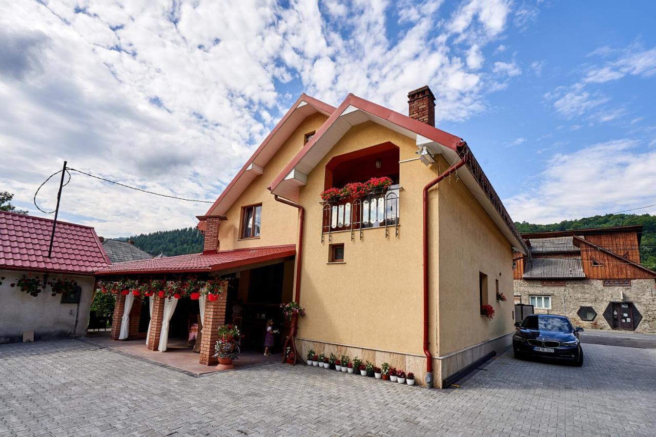 Casa Cu Flori Moisei Hotel Ngoại thất bức ảnh